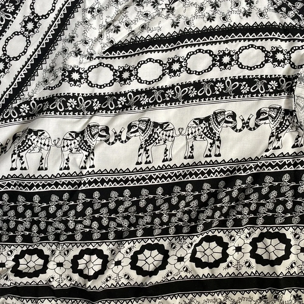 ✨NWOT Black & White Romper✨ - Picture 5 of 7